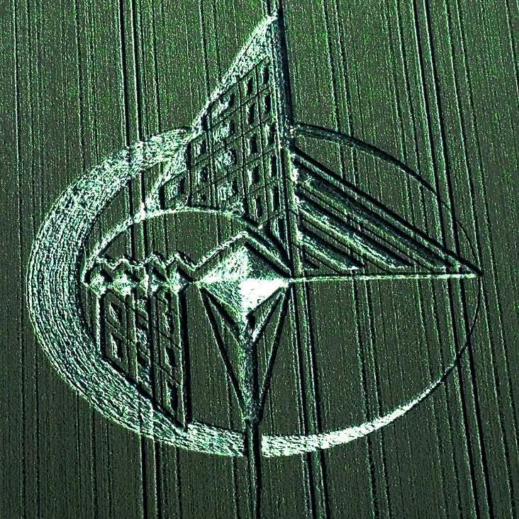 Sagitariano de origem alemã,amante da  natureza e das artes em geral.Instrutor de aerodinâmica de vôo,especializado em fotografia aérea.