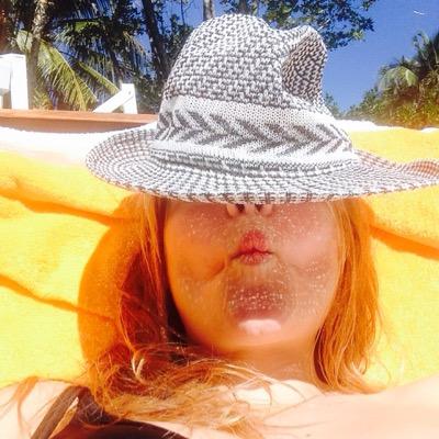 carlabhl's profile picture. 