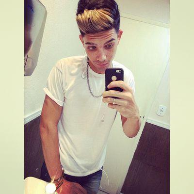 → Euu queroo.
Euu PossO.
Euu oonsiigO ←
●๋• Siimplees αssiim ~
Twittando até o fim! ;p
