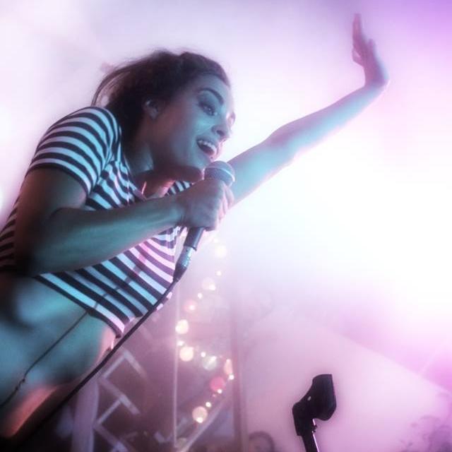 Fans Club Oficial de Florencia Benitez (@florsbeny) en Argentina♢ #Jade #Violetta3 ♢1er TW @FCOFlor_Benitez Desde el 22/12/2012.