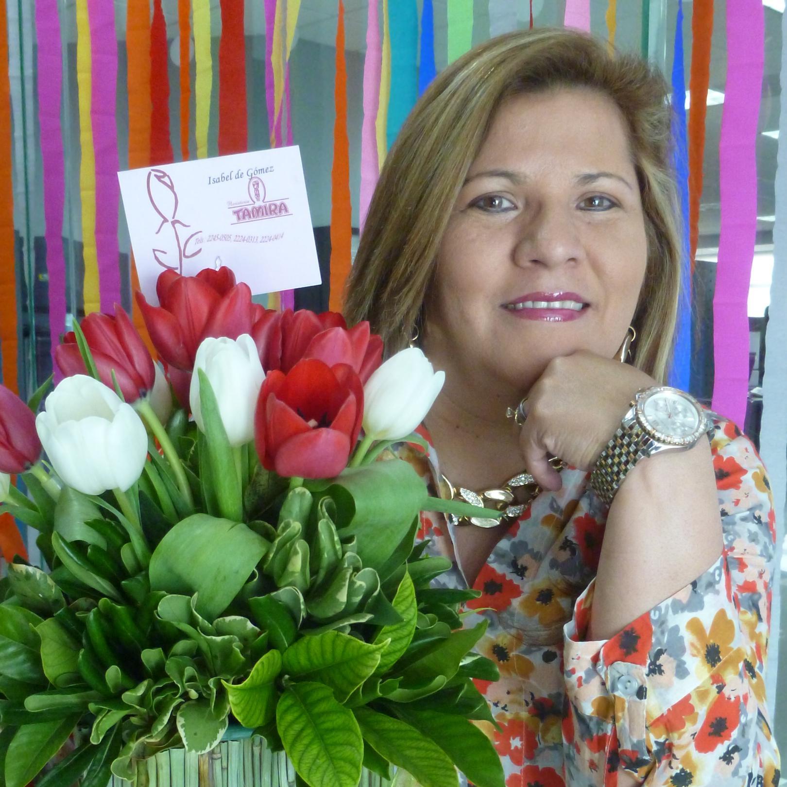 Isabel Ruiz, periodista y Relacionista Pública salvadoreña. Conductora del Programa Pásala Bien Internacional 98.5FM, vive en San Francisco CA. EU.