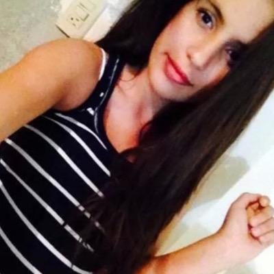 Nini de profesión por falta de oportunidades. Apasionada de la fotografia