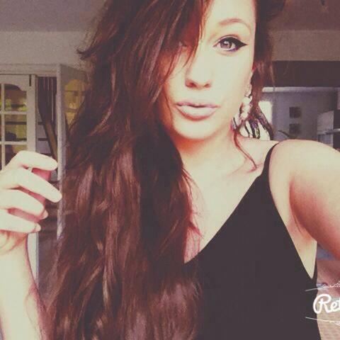 salut les gens moi c est nina ajouter moi