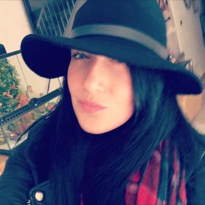 fun loving, glass is always half full thinking straight talking ex hairdresser and salon owner 32 old wife and mum of 2 Amazing boys ;)