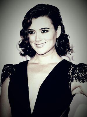 I wish Cote De Pablo never left but I hope she is enjoying her life NCIS isn't the same without Ziva. I LOVE TIVA THEY ARE MY TRUE OTP.