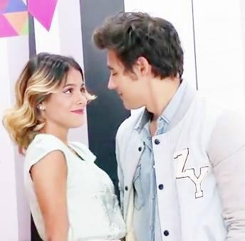 Soy #tinista #jorgista #leonetta #jortini y #violettera @tinistoessel gracias tini por todo ★♣♠♥