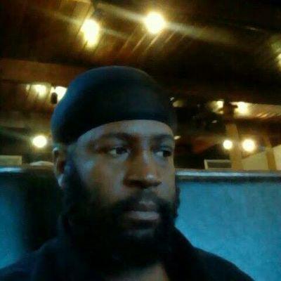 up & coming music producer from South Carolina ..... get at me now while duh trax r going 4 duh low ..... don't wait til dey r going 4 duh high ......