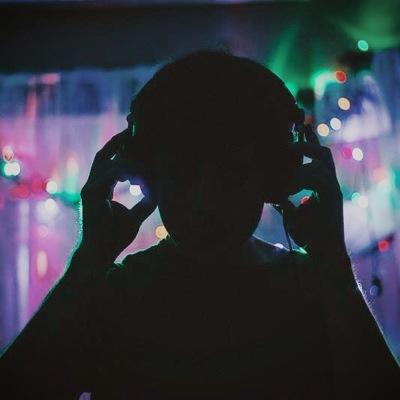 i like 2 take pictures and make videos IG: @kindgunz