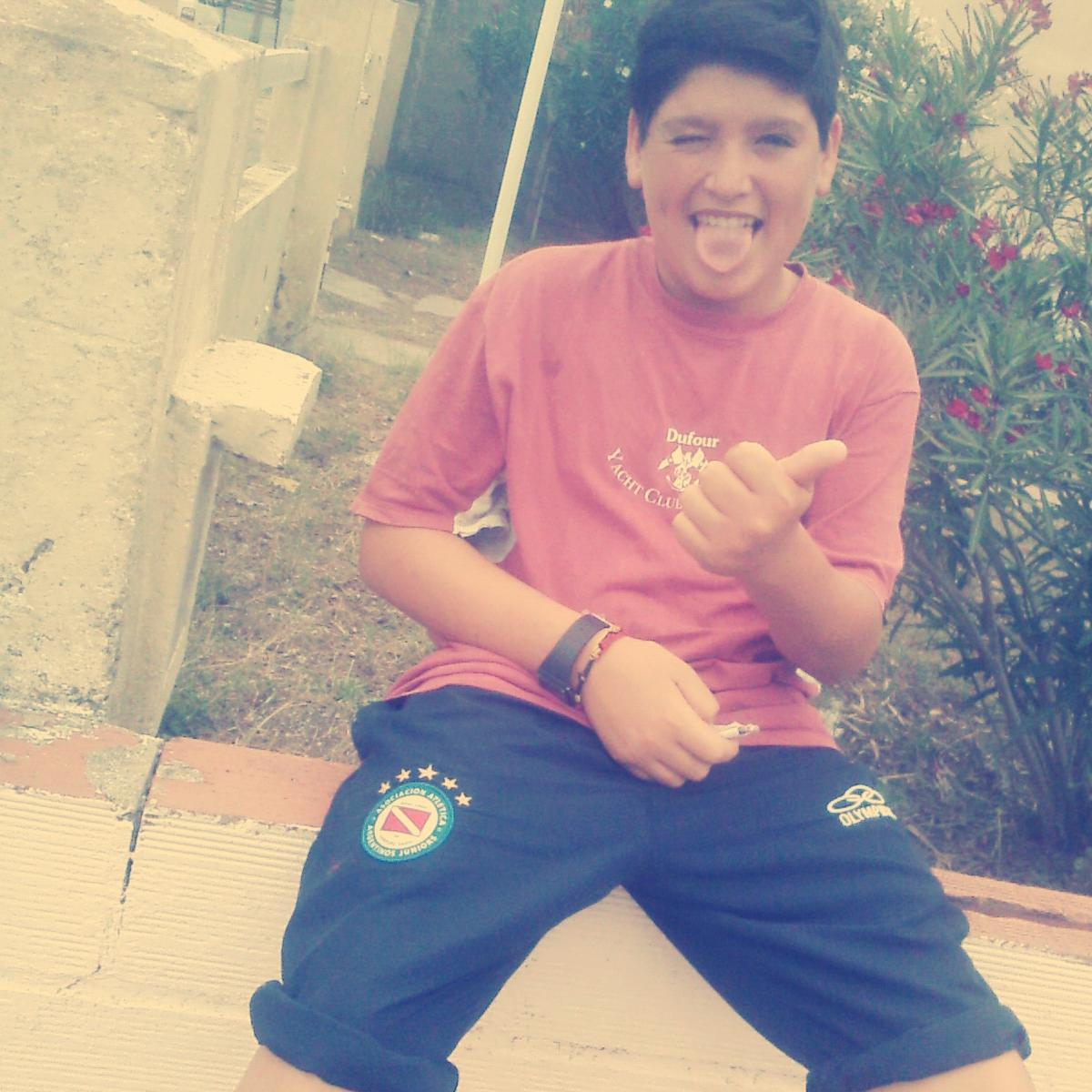 HooLa Me llamo Diego Smith,Soy del Mejor CLUB ATLETICO RIVER PLATE,Fanatico de #Combate Equipo ROJO,Flor Vigna Es La Mejor :3