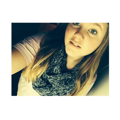 Liindssxo's profile picture. ~take a trip to the center of your mind~