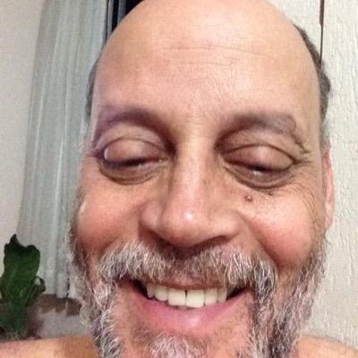 Gente boa, querendo fazer novas amizades. Flamenguista não muito doente. Leitor voraz de bons livros e cinéfilo.