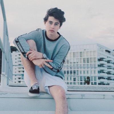 retweet fav my tweets and turn @hypegrier notifs on im not lying I actually help aha ily....right when you turn her notifs on and leave them on i put you in
