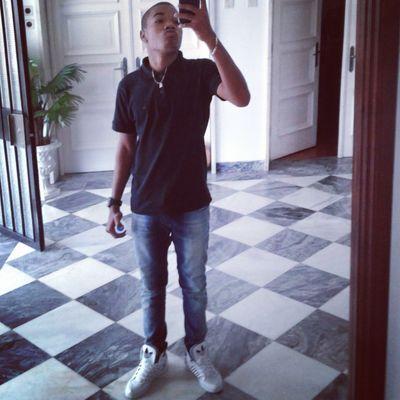 Sou o Leandro Silva
um joven muito orgulhoso das coisas
que fasso sou responsavel
e casado com Santyane Moura
todos hearts aqui não chegam
Ma Fucker
I love ♥