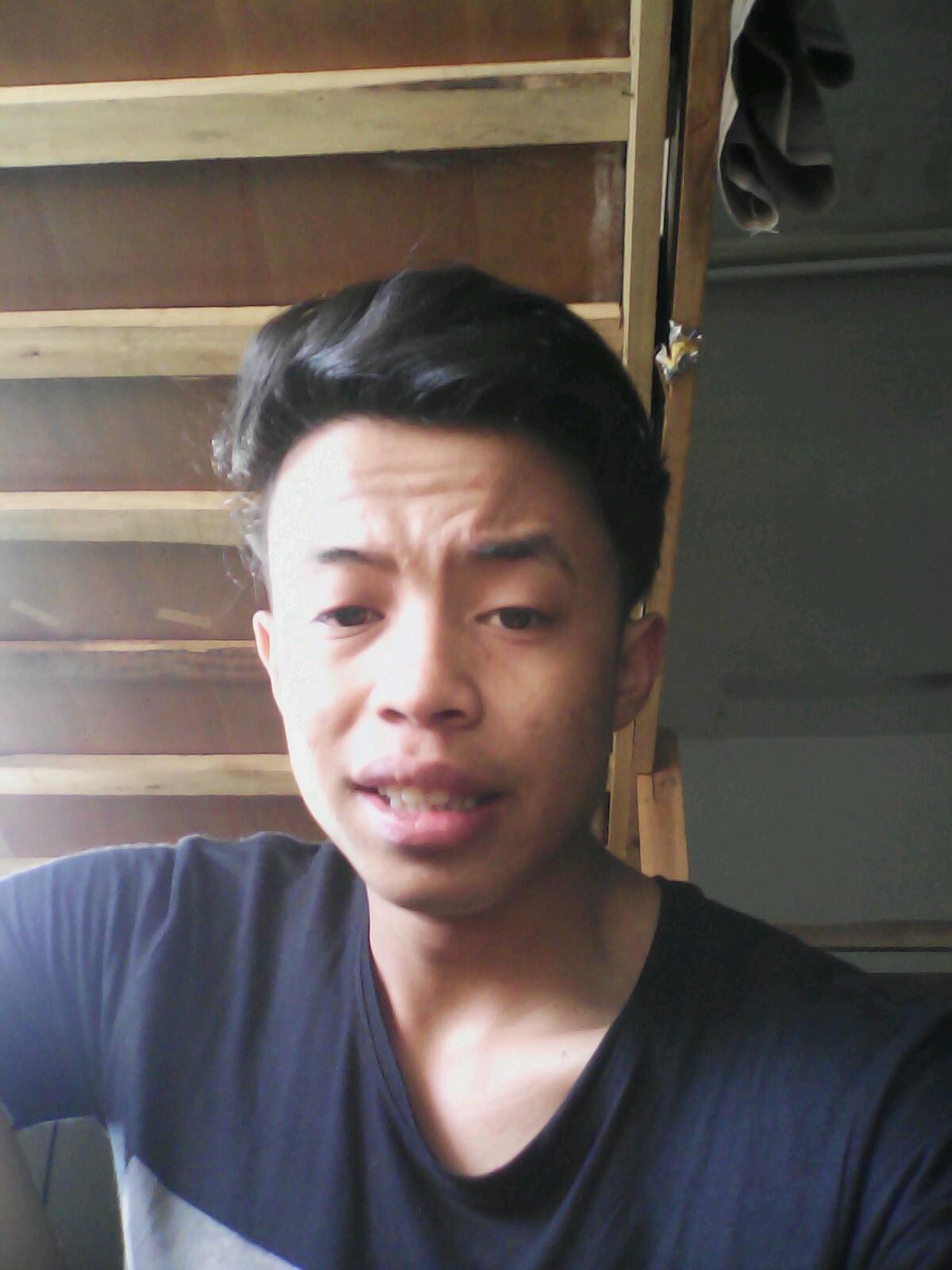 Tak ad yg lbih indah slain ss'orang yg mampu mnrmaqu ap ad'a. . Mlihat smua dri htiqu, bkan dri sttsqu . Dan tdak mnjauhiqu krna smua kkuranganqu. .