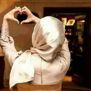 أنَآ فتِآة ، مآزِلتُ في مُقتبل العمرُ لي من إسمي نصيب ! أتصِف بالعنآد  منذ صغري ، أكره أن أكونِ تابعه لأحد لَستُ ملاكا فلى هفواتى ولكن احاسب نفسى واهذبها كثيرا
