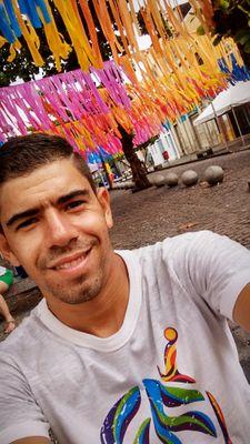 Cristão , casado , corinthiano roxo  rsrs , sou fã de desenho animado  Futebol e video games , amo a Deus sobre tudo e minha familia é meu bem mais precioso .
