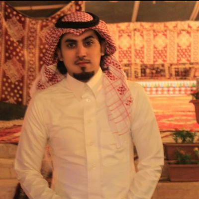 أنَآ رجلّ عنادِيْ غَريبْ أتَحمْلُ الكَثِيرَ وَ أكتِمُ الكَثِيرَ أعَشقُ الكِبرِياءْ خَجوّل وَلكنَ أمْتلكُ جَرائه مُفاجئِه anstagram ~| zozalamr