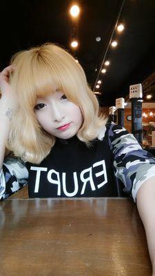 7427_8821's profile picture. .