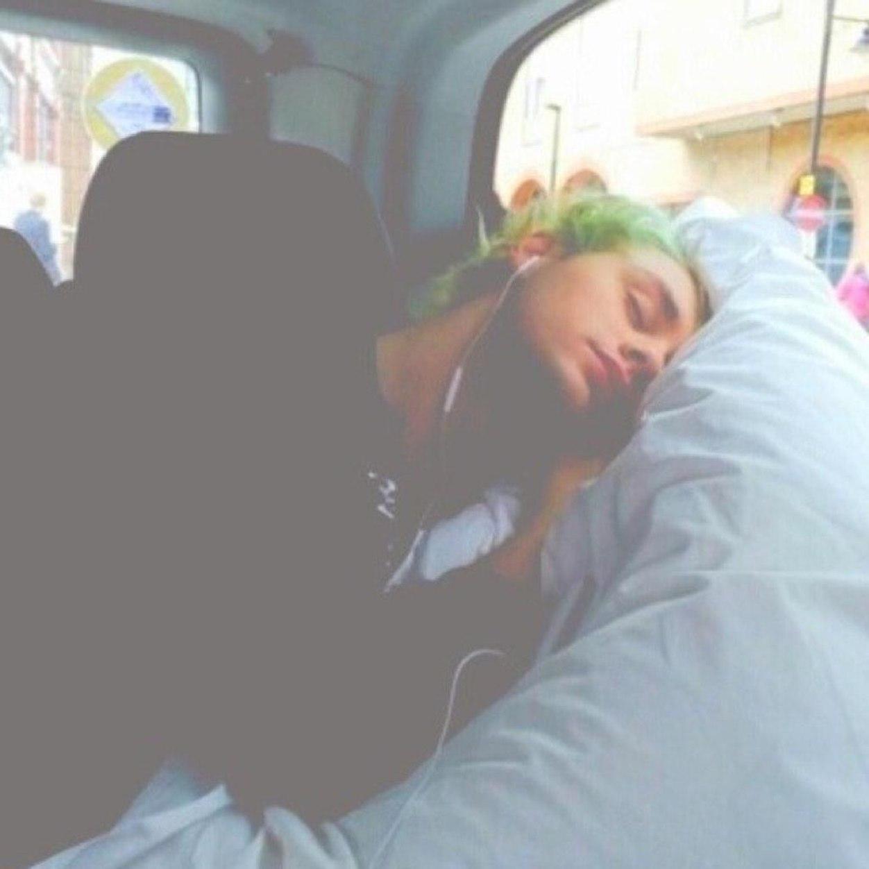 Heyyy go follow @5soscynthia BC she just gave you a follow if you already do thank youuuuu :)