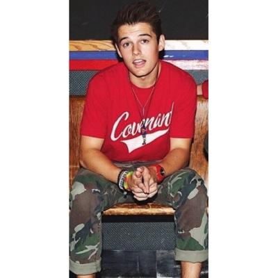 KenHollandMM's profile picture. He fell in love with his bestfriend.