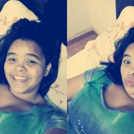 Uma menina que é divertida, que quer conhecer coisa novas, que gosta de rir, resumindo tudo. UMA MENINA FELIZ ♥