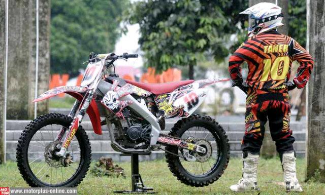 ucupmboar_mboar's profile picture. 