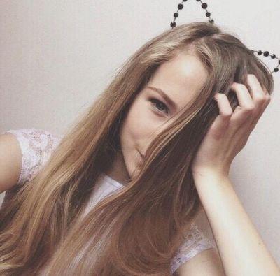 TE DEI UM FOLLOW GRÁTIS, NÃO SIGA ESSA CONTA, SIGA @arctcmonkyez OU UNF,ILY (SEM UNF NELA DEPOIS PF)