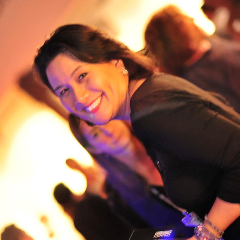 ynnfox's profile picture. mother/wife/party planner/event producer/virtualtech/videoeditor-in-training/film lover/nerd/geek