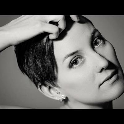 Durkette's profile picture. Mum, wife, nurse, sister, daughter, friend. Shower singer, awkward small talker, 80s obsesser. Lover of cheese, wine, music, movies and good books.