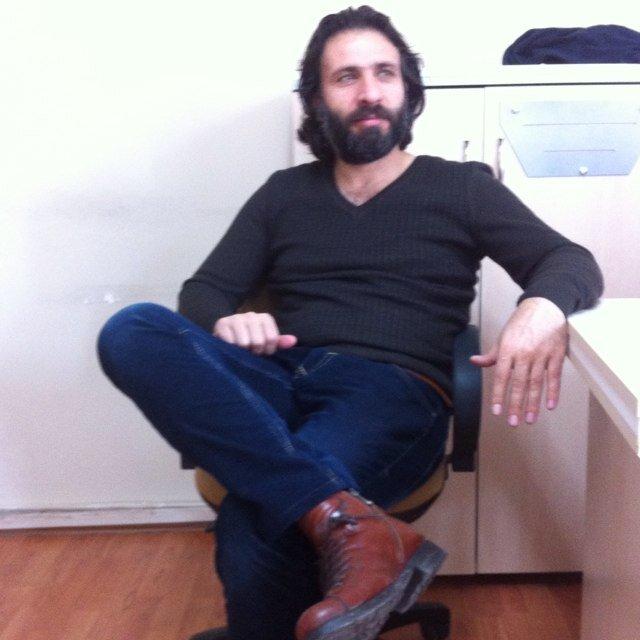 Sorarlarsa beni sana, sevilmeden seviyordu de.. Ne kadarda saftı de.. O kadar seviyordu ki! Kaldıramadım de.. Gitmeyince, aramayınca eridi bitti de..
