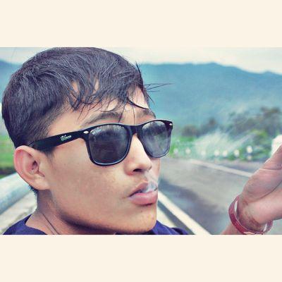 ngga perlu banyak gaya | ntar bisa-bisa di bilang pelit sama semua cewek |