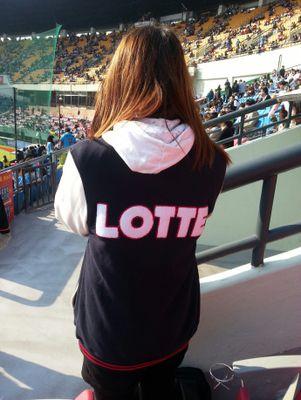 롯데자이언츠 V3매년 기원중ㅠㅠlotte giants. 술사랑 알콜사랑♡, 애묘인 ⭐야구경기 중 희노애락 잡소리 잘하는 계정, 롯데가 야구를 잘해야 활동량이 많은 계정⭐
