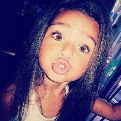 Emii.. 16sana .. 2 sanwy .. alex .. bal3b gitar kman.. w 2oz3a
