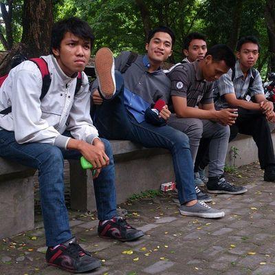 Butuh Kesuksesan (Uns.T.m.Production) Dimasa Muda..!!Harus jdi Pemenang.!! Ingatlah MEREKA disana.!! Ingatlah cita-citamu dulu,skarang,&hari yang akn datang.!!!