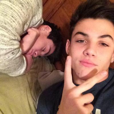 main acc : @smileofmendes