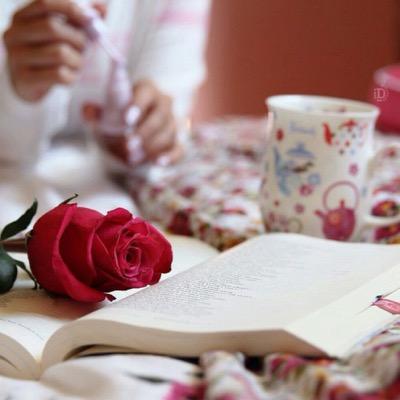 -غرقتُ بـِ عينآك فوجدتُ معنى الآمان , أحببتك حباً عظيماً لآ يليق لـ سواك ❤️