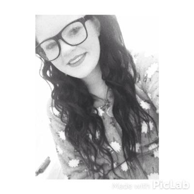 instagram~chloestrahan_xo snapchat~chloestrahanx