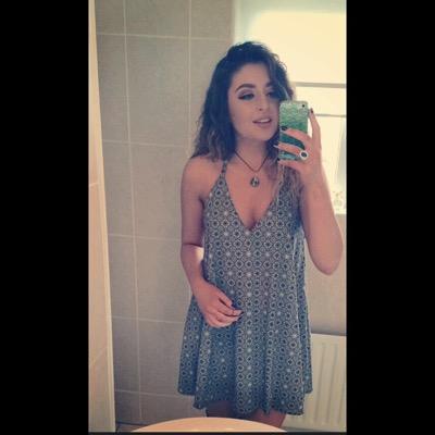 Sarahgarrett98's profile picture. With the exception of you I dislike everyone in the room Instagram:sarah_cecilia_garrett snapchat:sarahgarroo