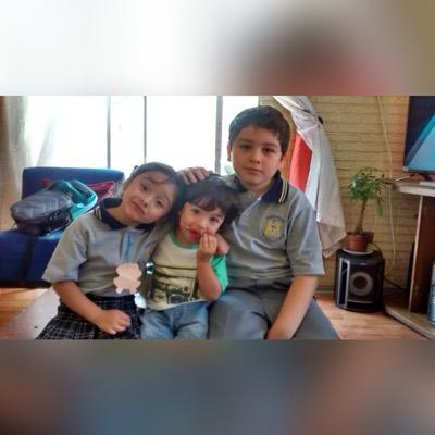 Mamita al 1000% dedicada completamente a mi familia... mis bebes Vicente, Julieta, Diego y mi amado...Orgullosa hija de dios..