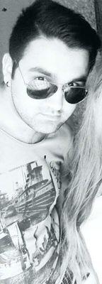 oztrkerl's profile picture. Basit bir erkek, sevgilisini diger kizlarla kiskandirir.Gercek erkek ise diger kizlari sevgilisiyle kiskandirir... [M.Longston]    ° Her Hakkim Saklıdır °