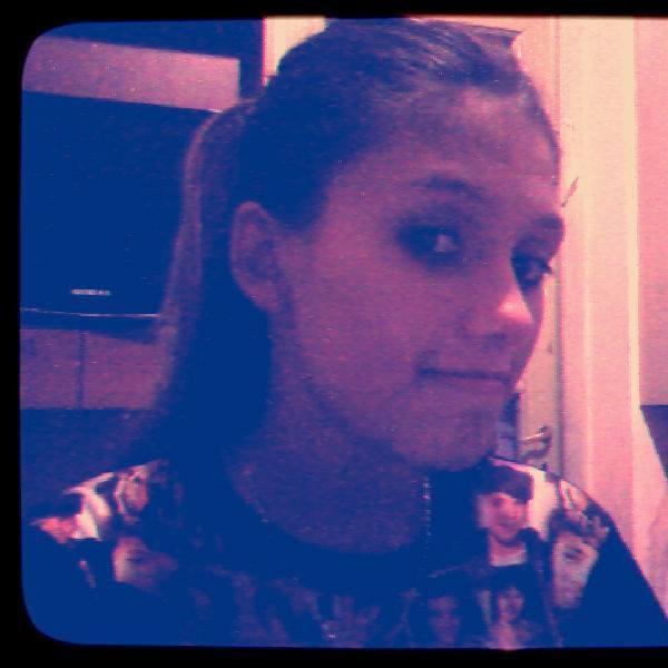 Amo Al Estupido de Mi BFF Lucas♥ *-*// Directioner♥ //Larry Shipper♥ // Gracias por el twitter Gil //Electronicaa♪♥ ♪♫♫ e.e