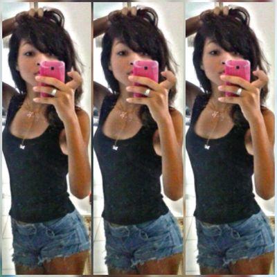 ♯Uso meu sorriso contra aqueles que só querem ver minhas lágrimas.✌
