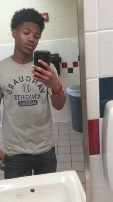 Sophomore | Student athlete | Slot receiver ✊@VHS #9 | black/puerto Rican | kik me @shardie352 |Florida |