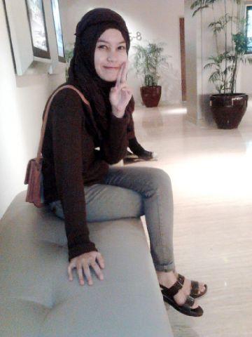 Selalu bersyukur apapun yg d dapat,selalu ingin belajar lebih baik dr hal yg gk baik,mencoba memperbaiki diri dari kesalahan,'bahagia itu kita yg cipta' :)