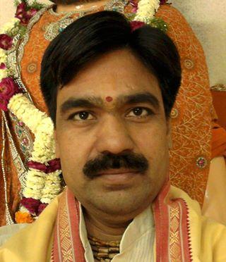 मुस्कुराते रहो, गुनगुनाते रहो,.... जीवन संगीत है, सुर सजाते रहो..!!