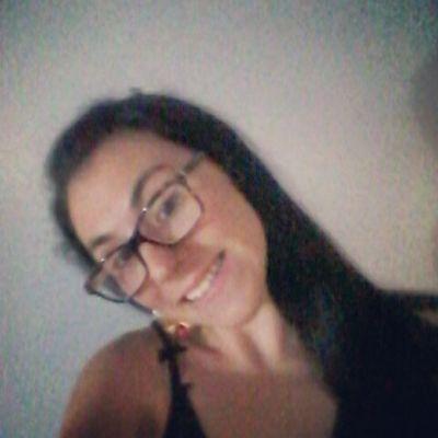 Acreditei, caí, quebrei, mudei, me transformei e hoje me conheço muito melhor, me domino, faço minha cabeça e vivo, vivo a vida do meu jeito.