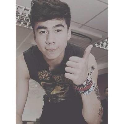 ca1umsqueen's profile picture. you just got this free follow from @asht0nsqueen so go and follow her please! ☺️