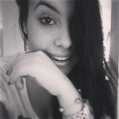 nicolypaiva's profile picture. 