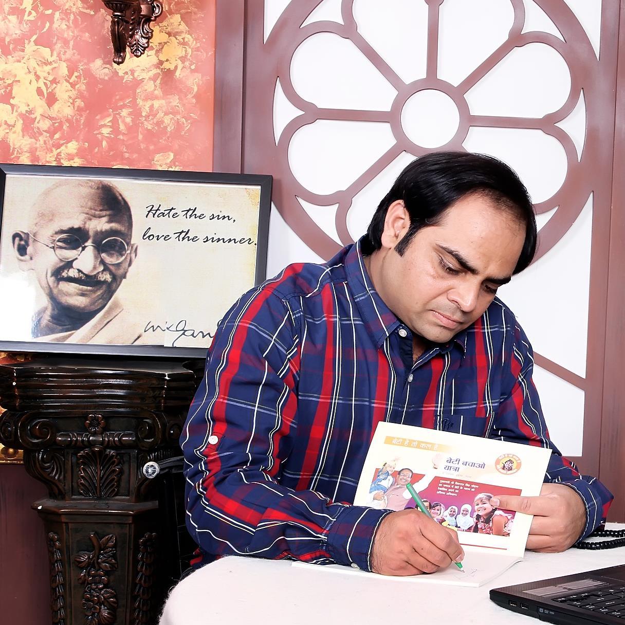 Hindi Poet & Clean Energy Researcher | EMBA @ChicagoBooth | Based in Saudi Arabia | Views personal “RT ≠ endorsement”