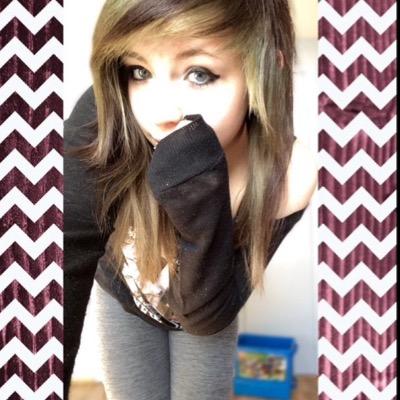 •Hiya (^-^) •Canada •16 •Piercings •Music •Forever Alone ;^; •Pansexual ❤️ •Stay Active (\^-^/) 
My Instagram: @emo_kittie  My Tumblr: @scenekittie